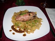 Verhüllte Hähnchenbrust auf Fenchel-Tomaten-Gemüse>> - Rezept