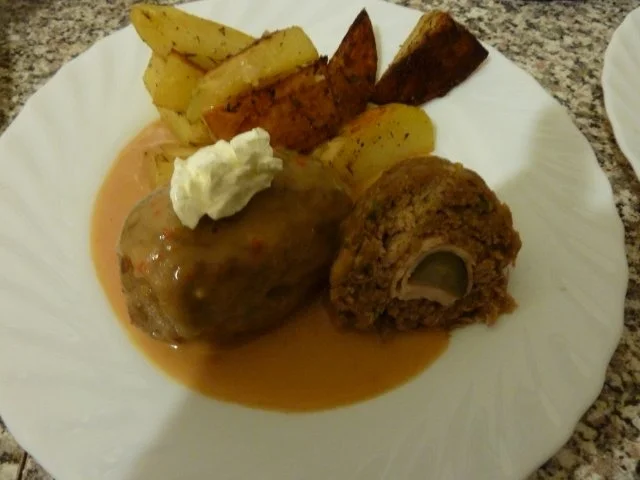 Hackfleisch - Roulade an Rahmsauce - Rezept