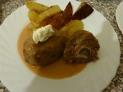 Hackfleisch - Roulade an Rahmsauce - Rezept