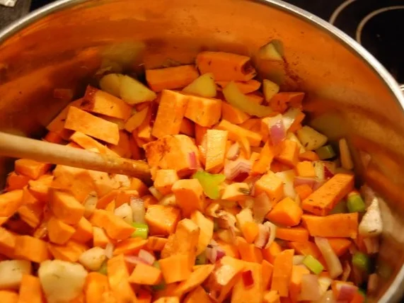 Süsskartoffel-Möhren-Kokos Suppe - Rezept