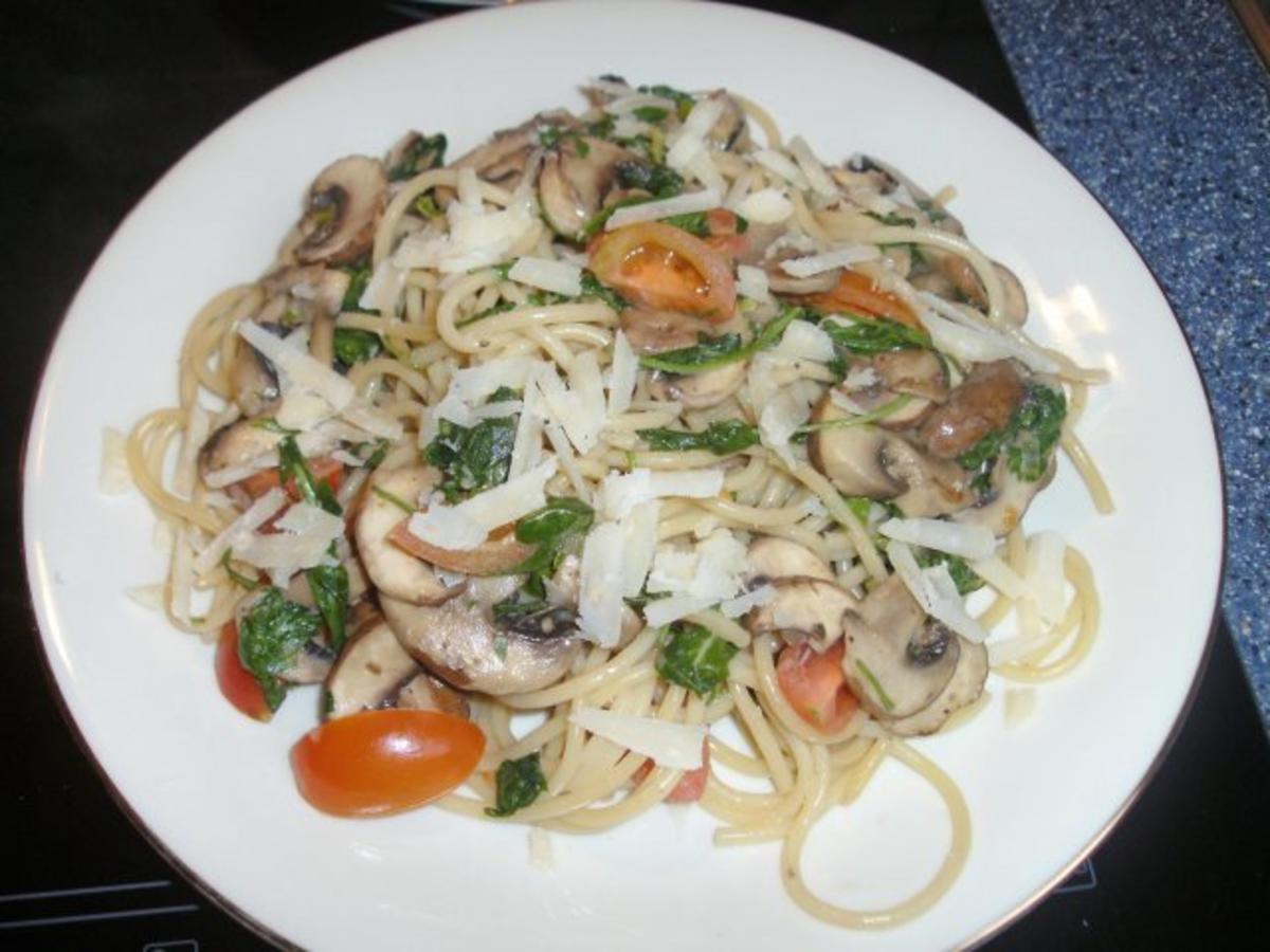 Spaghetti mit Champignons und Rucola - Rezept