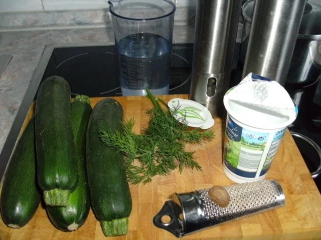 Feta-Hackbraten, Knoblauchsoße und provenzalische Tomaten - Rezept - Bild Nr. 14