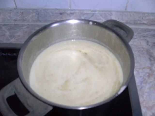 Feta-Hackbraten, Knoblauchsoße und provenzalische Tomaten - Rezept - Bild Nr. 17