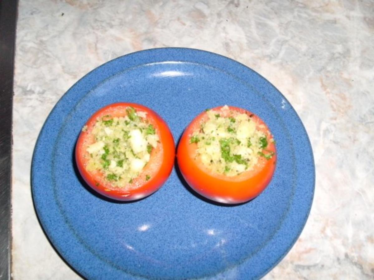 Feta-Hackbraten, Knoblauchsoße und provenzalische Tomaten - Rezept - Bild Nr. 13