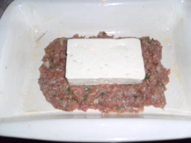 Feta-Hackbraten, Knoblauchsoße und provenzalische Tomaten - Rezept - Bild Nr. 4