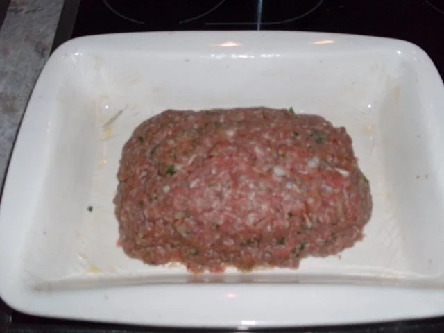 Feta-Hackbraten, Knoblauchsoße und provenzalische Tomaten - Rezept - Bild Nr. 5