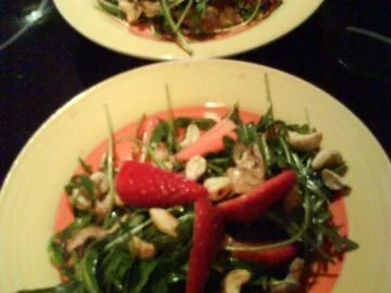 Erdbeer-Mozarella-Rucolasalat mit gerösteten Cashewkernen - Rezept - Bild Nr. 2