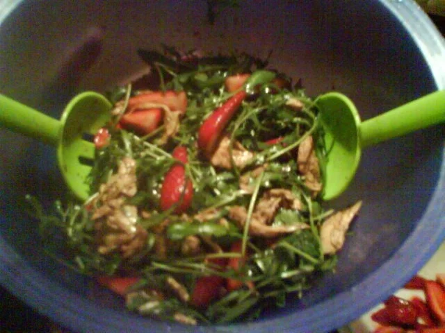 Erdbeer-Mozarella-Rucolasalat mit gerösteten Cashewkernen - Rezept - Bild Nr. 8