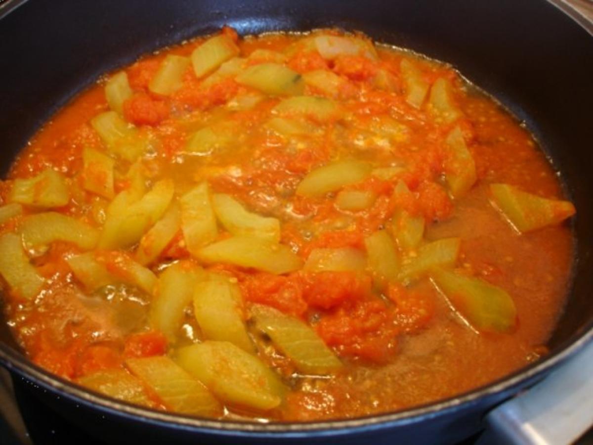 Tomaten-Gurkengemüse mit Bratwurst und Kartoffelpilzen - Rezept - Bild Nr. 5