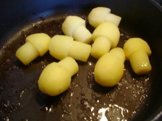 Rezept: Tomaten-Gurkengemüse mit Bratwurst und Kartoffelpilzen Bild Nr. 12 Tomaten-Gurkengemüse mit Bratwurst und Kartoffelpilzen - Rezept - Bild Nr. 12