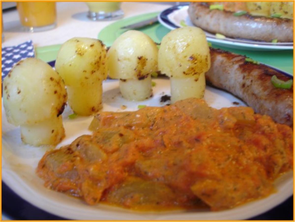 Tomaten-Gurkengemüse mit Bratwurst und Kartoffelpilzen - Rezept