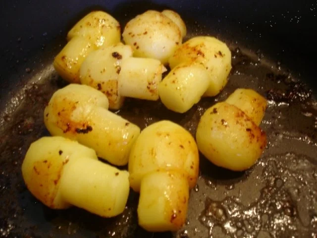 Rezept: Tomaten-Gurkengemüse mit Bratwurst und Kartoffelpilzen Bild Nr. 13 Tomaten-Gurkengemüse mit Bratwurst und Kartoffelpilzen - Rezept - Bild Nr. 13