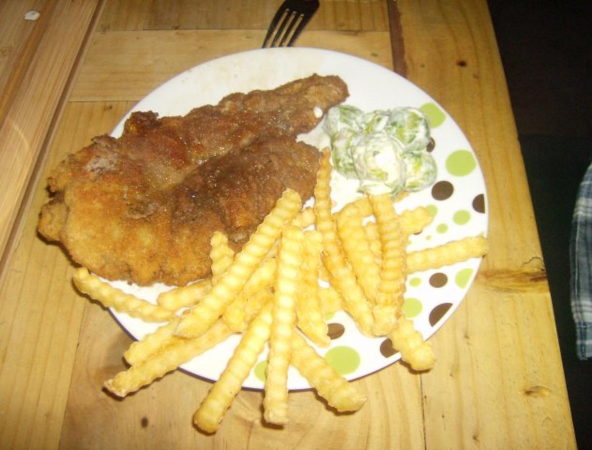 Rehschnitzel mit Rosenkohl und Pommes - Rezept