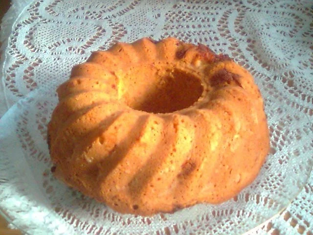 Apfel-Kokos-Gugelhupf mit Eierlikör - Rezept