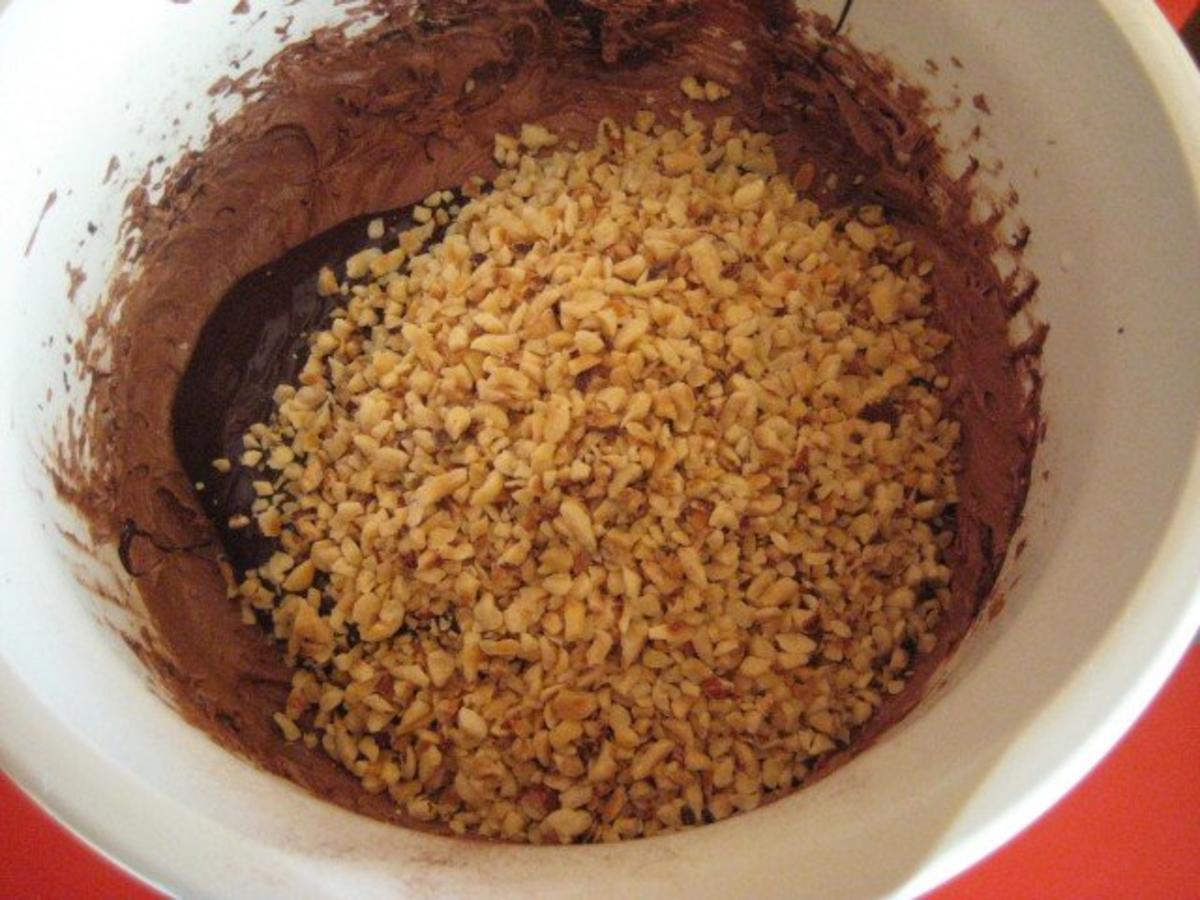 Schoko Nuss Gugelhupf - schnell &amp; einfach - von manschie