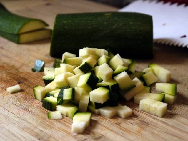 Rezept: Spaghetti mit Tomaten-Zucchini-Sugo Bild Nr. 3 Spaghetti mit Tomaten-Zucchini-Sugo - Rezept - Bild Nr. 3