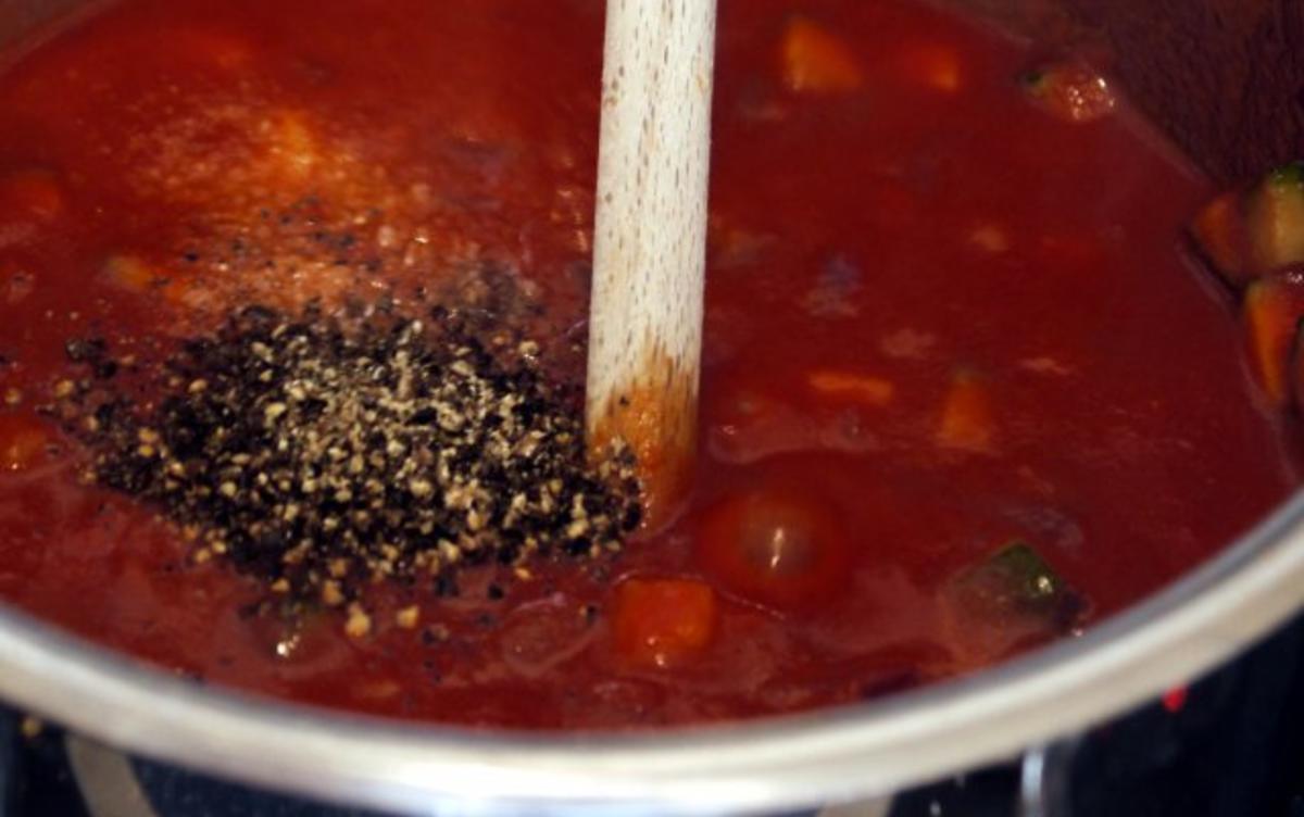 Spaghetti mit Tomaten-Zucchini-Sugo - Rezept - Bild Nr. 6