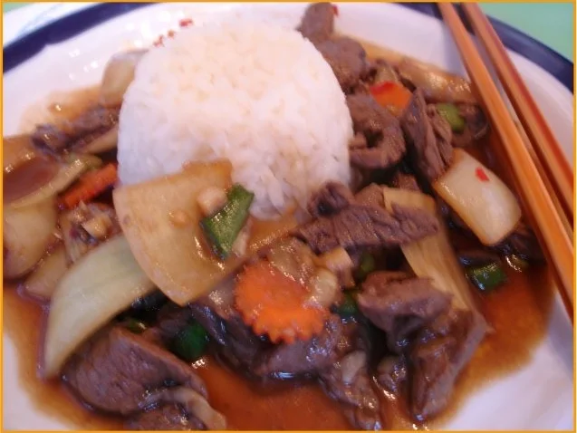 Rindfleisch mit Zwiebeln - Rezept