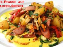 Wurst-Pfanne mit Gemüse auf Senf-Saucen-Spiegel - Rezept