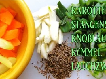 Wurst-Pfanne mit Gemüse auf Senf-Saucen-Spiegel - Rezept - Bild Nr. 4