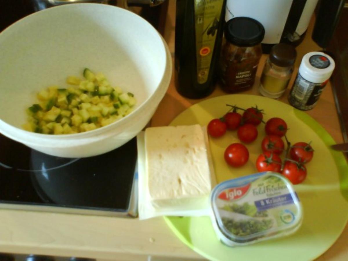 Fetasalat mit Gurke und Tomate - Rezept - Bild Nr. 2