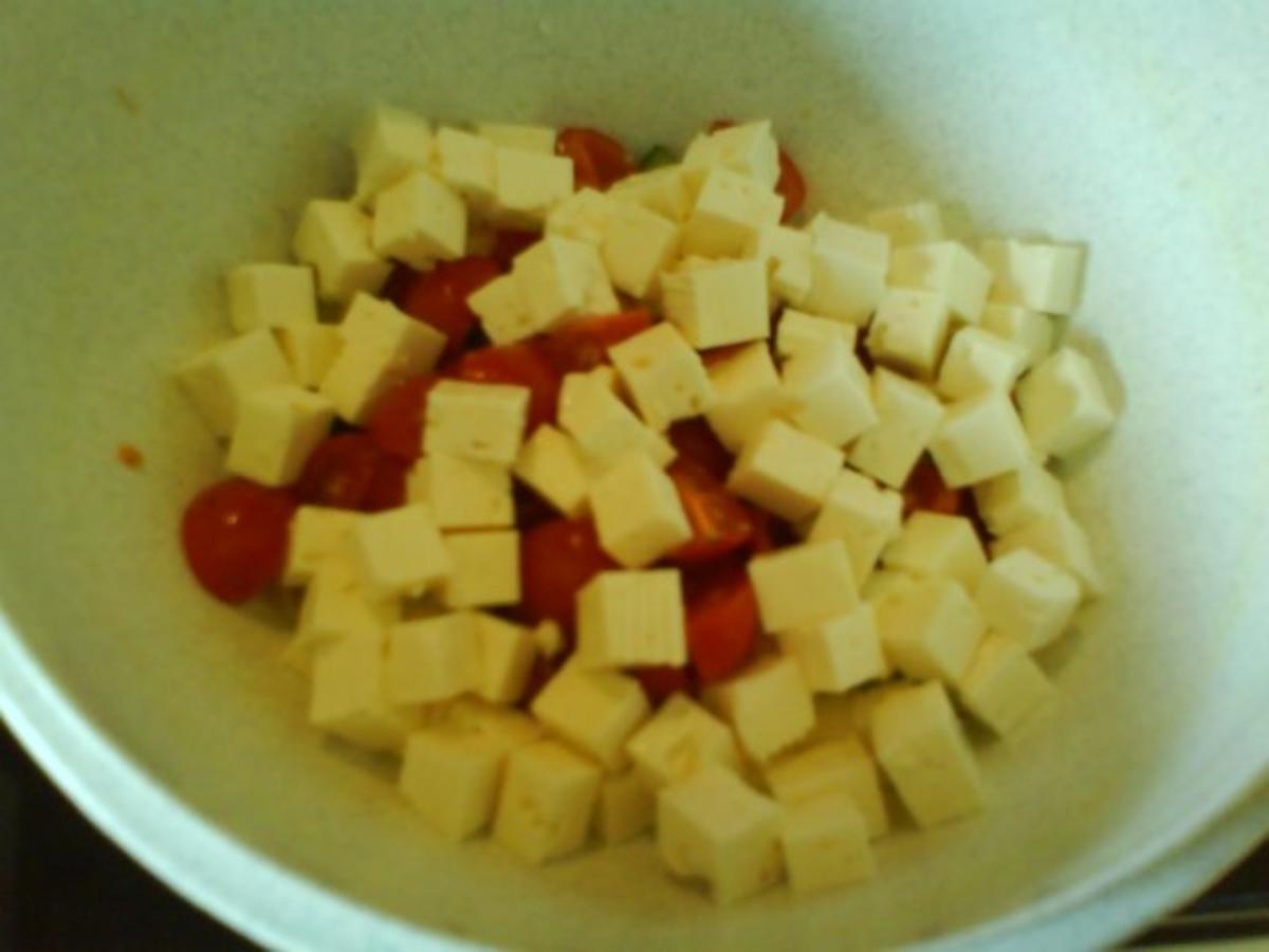 Fetasalat mit Gurke und Tomate - Rezept - Bild Nr. 3