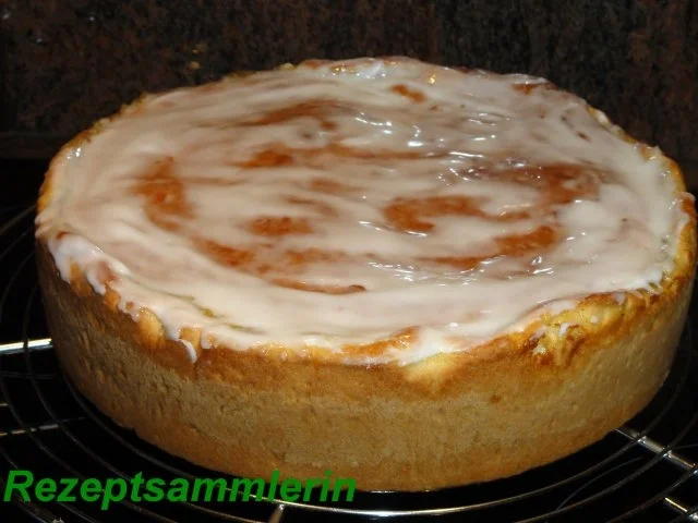 Rezept: Hefe: APFELTORTE gedeckt mit Zitronenguß Bild Nr. 2 Hefe: APFELTORTE gedeckt mit Zitronenguß - Rezept - Bild Nr. 2