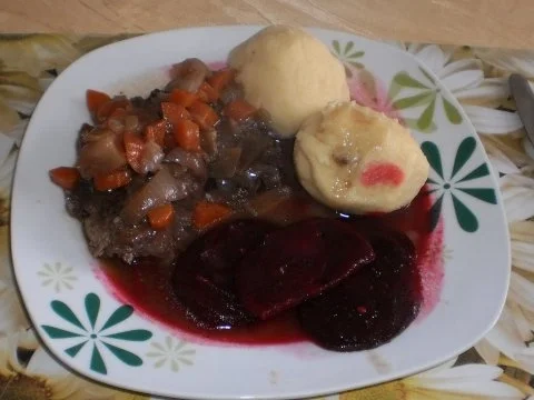 Geschmorte Ochsenbein - Roter Bete - Knödel - Rezept