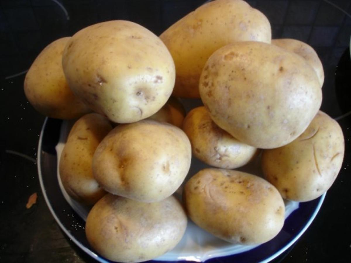 Selbstgemachter Kartoffelpuffer und selbstgemachtes Apfelmus - einfach ...