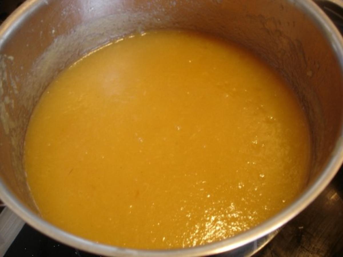 Selbstgemachter Kartoffelpuffer und selbstgemachtes Apfelmus - einfach ...