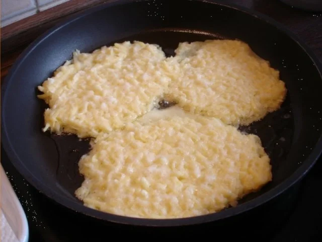 Rezept: Selbstgemachter Kartoffelpuffer und selbstgemachtes Apfelmus Bild Nr. 21 Selbstgemachter Kartoffelpuffer und selbstgemachtes Apfelmus - Rezept - Bild Nr. 21