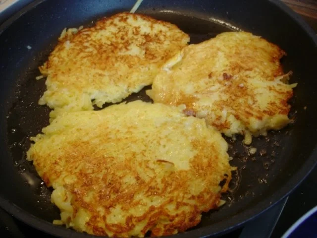 Rezept: Selbstgemachter Kartoffelpuffer und selbstgemachtes Apfelmus Bild Nr. 22 Selbstgemachter Kartoffelpuffer und selbstgemachtes Apfelmus - Rezept - Bild Nr. 22