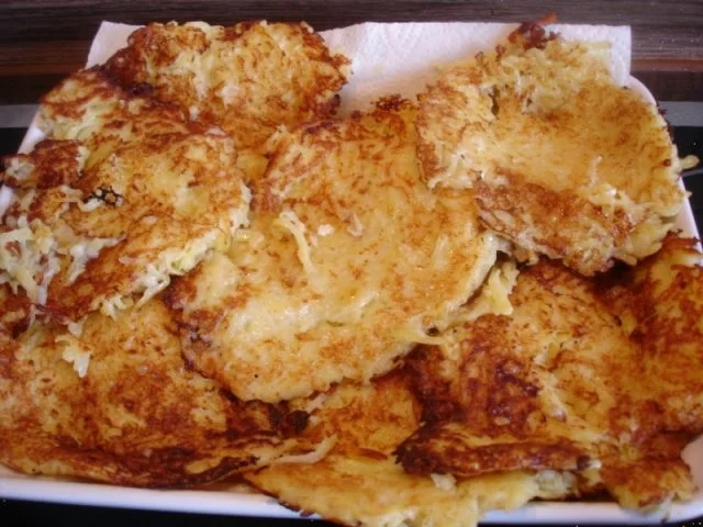 Rezept: Selbstgemachter Kartoffelpuffer und selbstgemachtes Apfelmus Bild Nr. 24 Selbstgemachter Kartoffelpuffer und selbstgemachtes Apfelmus - Rezept - Bild Nr. 24