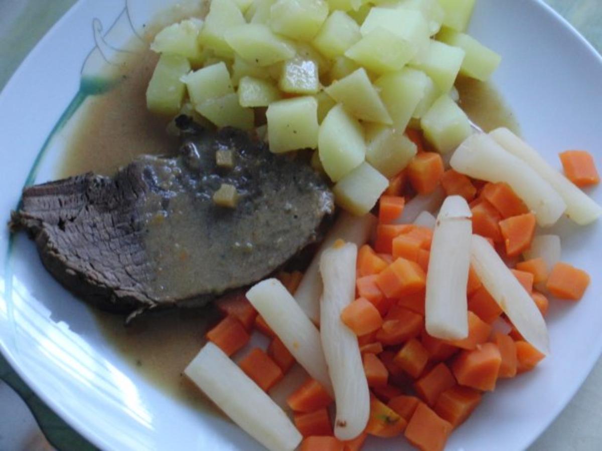 Bilder für Rind : Sauerbraten nach Großmutter-Art die letztes Jahr mit 98 verstarb, in stiller Trauer - Rezept