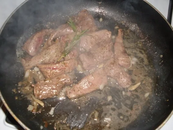 Lammfilets in einer Bologneser Sauce mit Knoblauch.... - Rezept - Bild Nr. 4