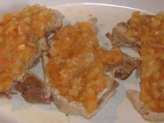 Koteletts mit Tomatenkompott und Pilzbechamel überbacken - Rezept - Bild Nr. 3