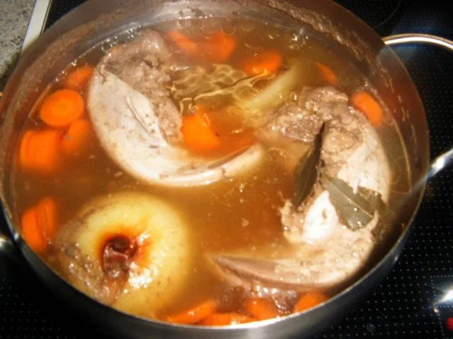 Rezept: Zunge mit Weißweinsoße Bild Nr. 5 Zunge mit Weißweinsoße - Rezept - Bild Nr. 5