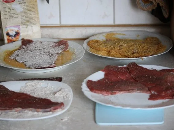 Fleisch, Rind: Rinderschnitzel mit Rahmcreme an Erbesenpüree - Rezept - Bild Nr. 4