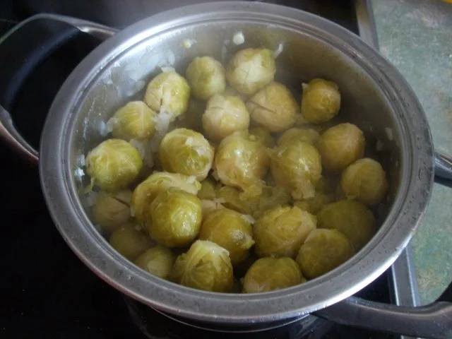 Rezept: Filetschnitzel mit Rosenkohl und Petersilienkartoffeln Bild Nr. 9 Filetschnitzel mit Rosenkohl und Petersilienkartoffeln - Rezept - Bild Nr. 9