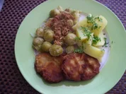 Filetschnitzel mit Rosenkohl und Petersilienkartoffeln - Rezept