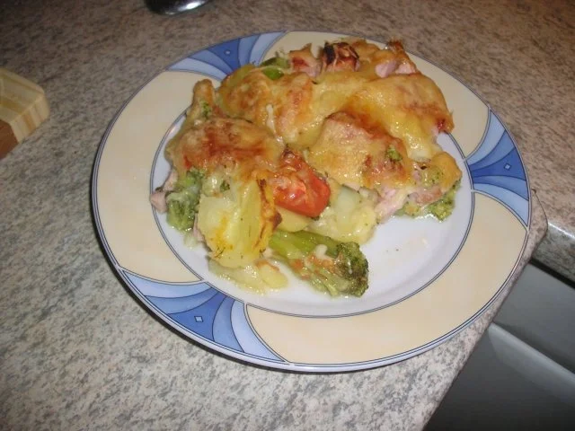 Rezept: Überbackener Kasseler-Brokkoli-Auflauf Bild Nr. 2 Überbackener Kasseler-Brokkoli-Auflauf - Rezept - Bild Nr. 2