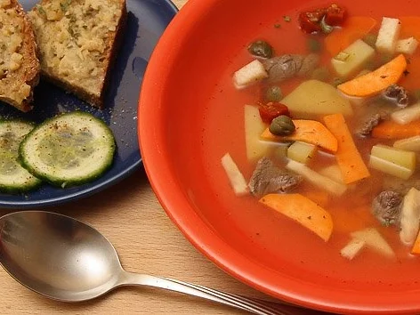 Rezept: Rindersüppchen mit Meerrettich Rindersüppchen mit Meerrettich - Rezept