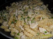 Nudeln mit Hähnchenbrustfilet und Käse - Rezept