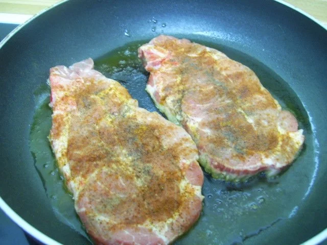 Nackenkotelett mit Paprikasauce - Rezept