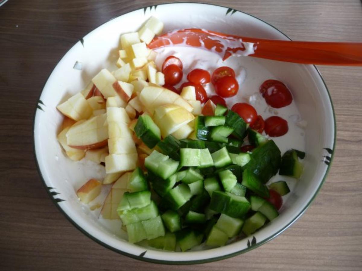 Bilder für Fisch : Marinierter Hering mit Obst und Gemüse - Rezept