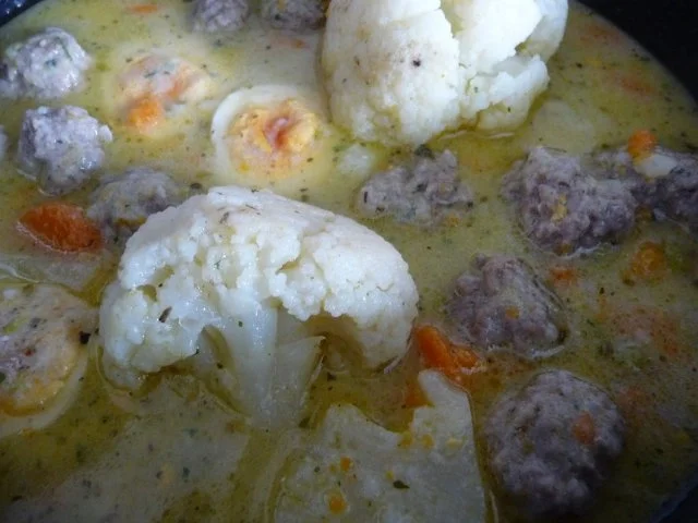 Resteverwertung : ...meiner Fleischküchle mit Eiern in Gemüsesoße - Rezept - Bild Nr. 2