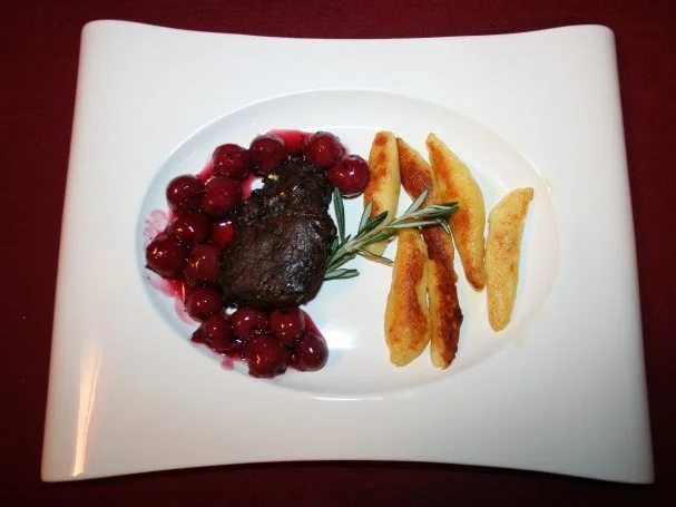 Rezept: Hirsch an Kirsch mit Bubenspitzle Hirsch an Kirsch mit Bubenspitzle - Rezept