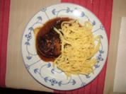Fleischküchlen in Zwiebelsoße - Rezept
