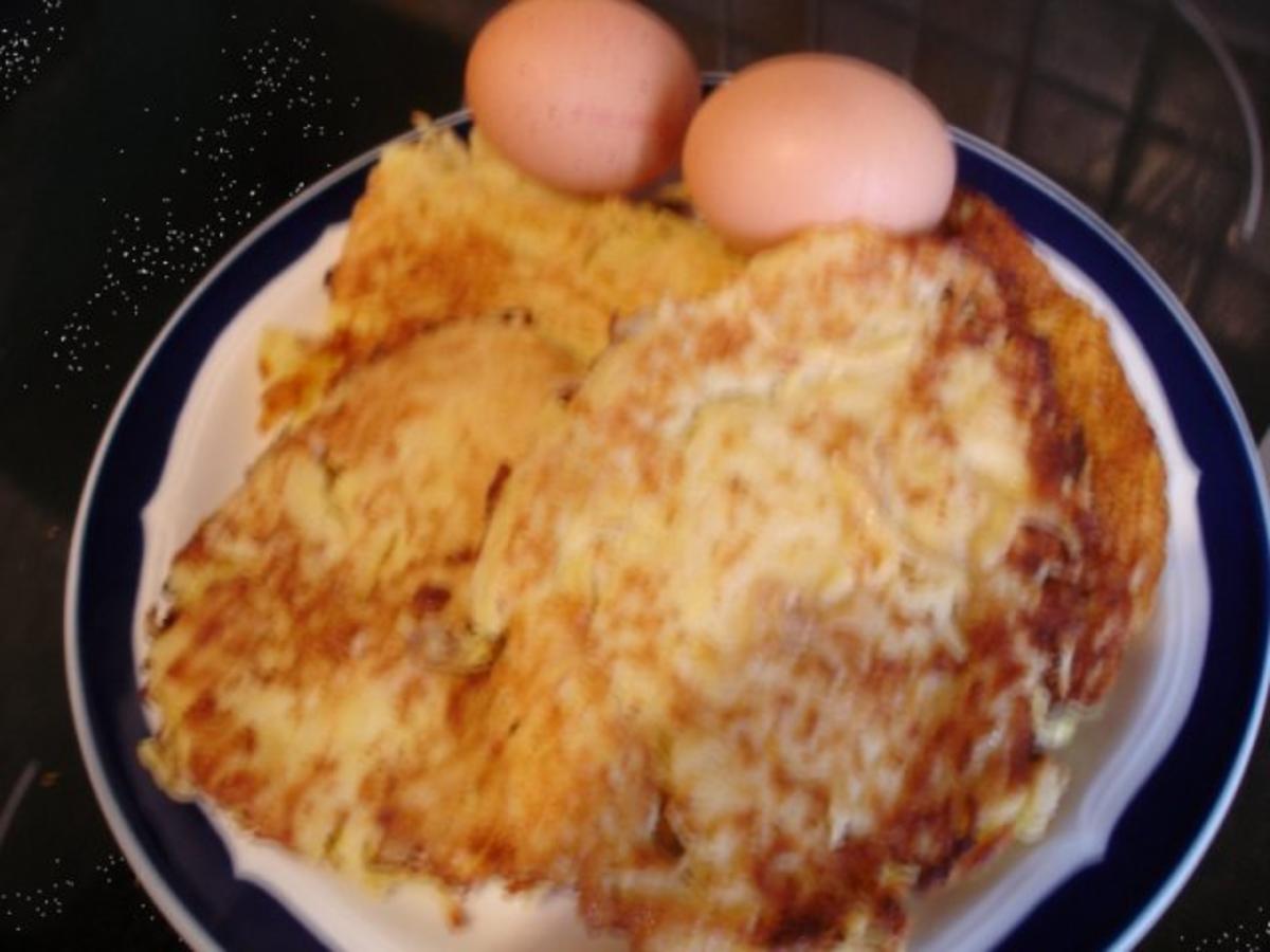 Kartoffelpuffer mit Ei  und Salat - Rezept - Bild Nr. 2