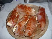 Mit Feta gefüllte Hühnerbrüstchen auf Spinat-Sahne-Bett mit Reis - Rezept